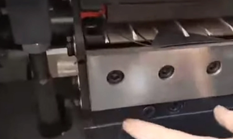How to Adjust the Cutting Knife of Cross Cutting Machine