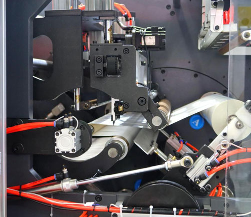 570 Full Automatic Glueless Non-stop Turret Rewinder