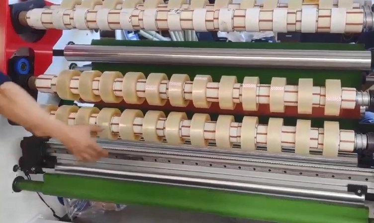 Remove the Second Shaft of BOPP Tape Slitting Rewinding Machine