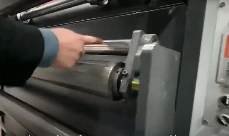 The Material Feeding of A4 Paper Cutting Machine Part4